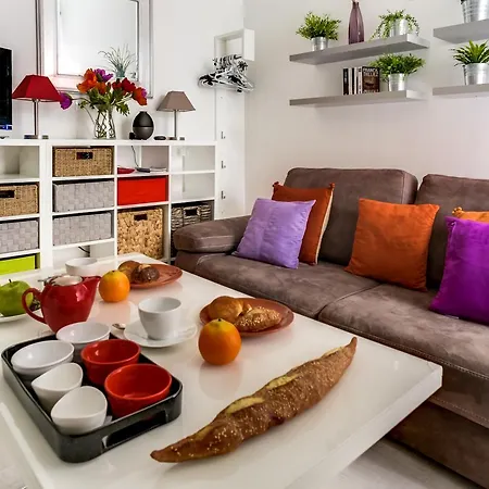 Апартаменты Joli Studio Et Sa Terrasse Proche Montmartre *