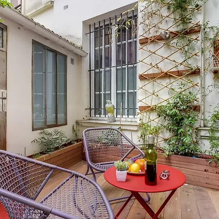Апартаменты Joli Studio Et Sa Terrasse Proche Montmartre *
