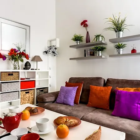 Joli Studio Et Sa Terrasse Proche Montmartre Париж