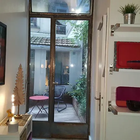Апартаменты Joli Studio Et Sa Terrasse Proche Montmartre *
