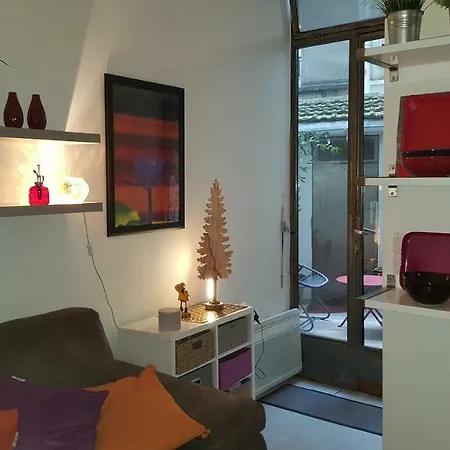 Joli Studio Et Sa Terrasse Proche Montmartre Апартаменты *