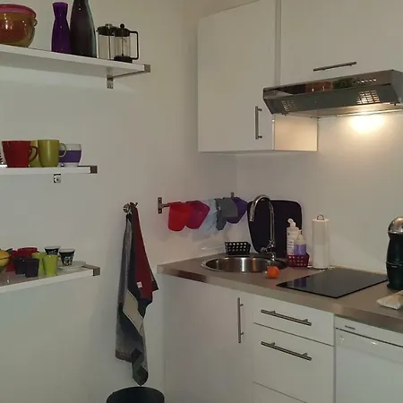 Joli Studio Et Sa Terrasse Proche Montmartre Париж