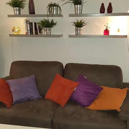 Апартаменты Joli Studio Et Sa Terrasse Proche Montmartre *